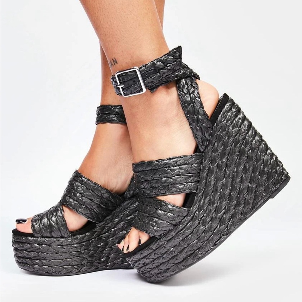 NEW size 7.5 Lemon Drop by Privileged black wedge